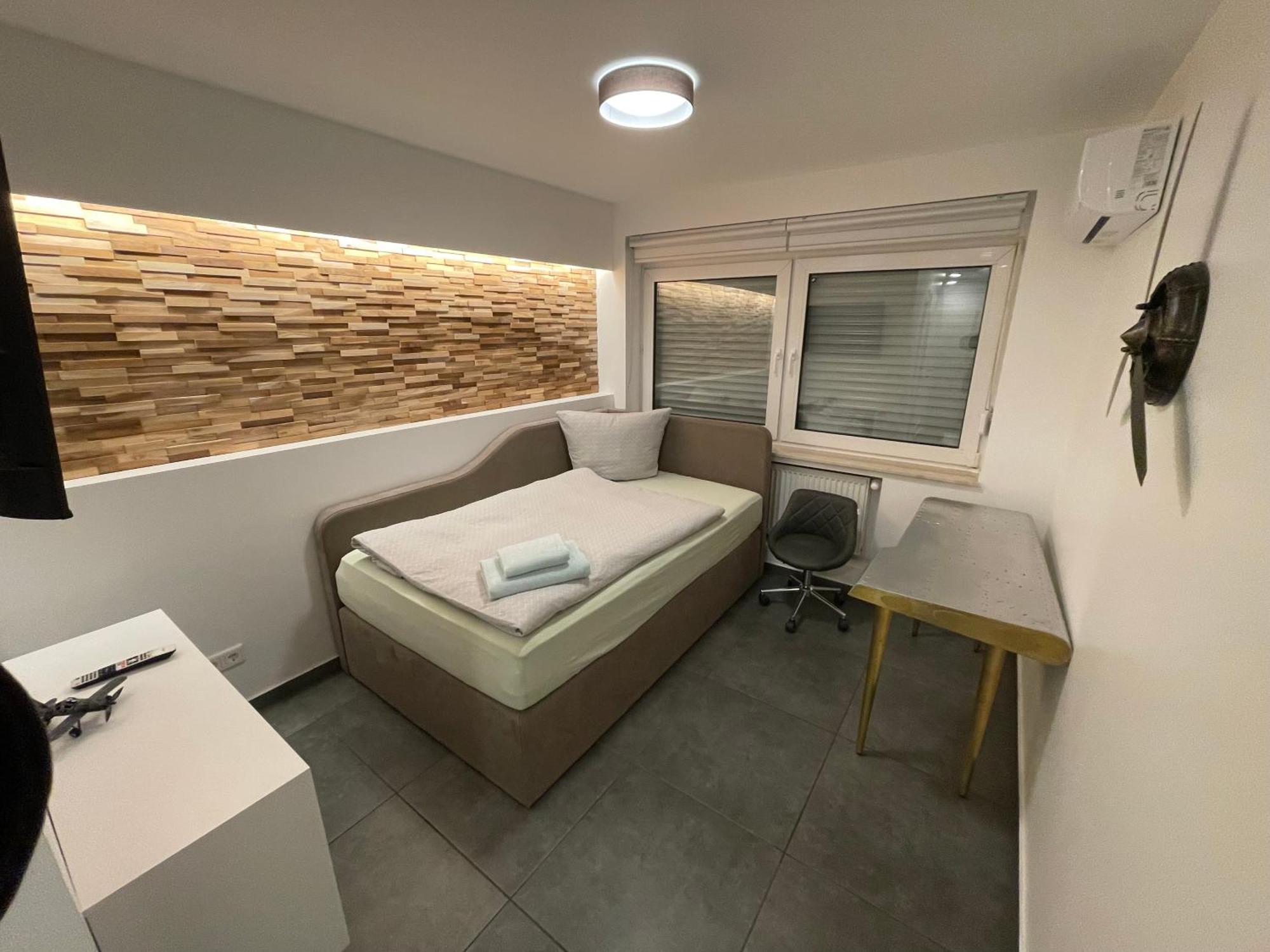 Aviators Guest House - Premium Room Strausberg Esterno foto