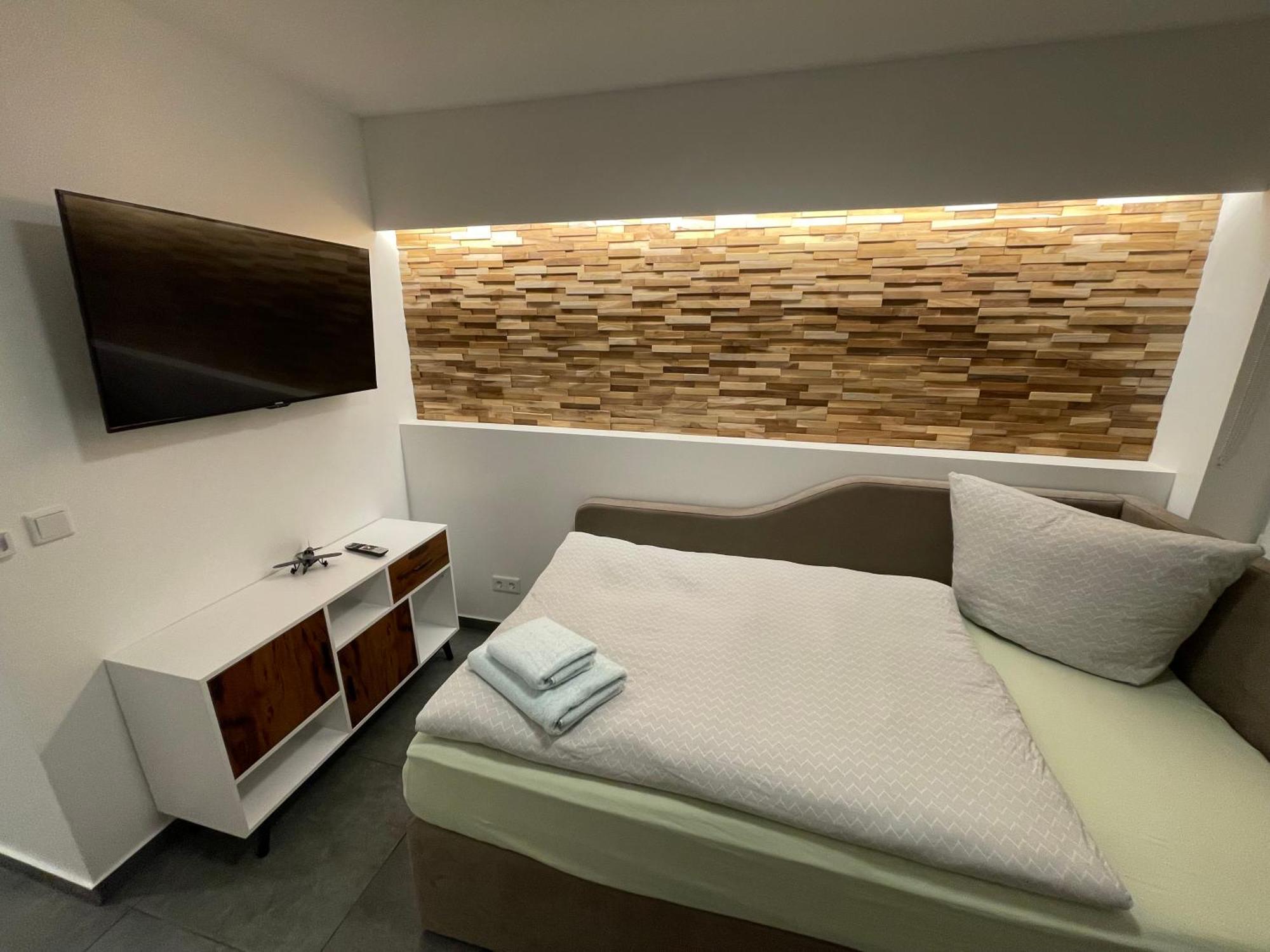 Aviators Guest House - Premium Room Strausberg Esterno foto
